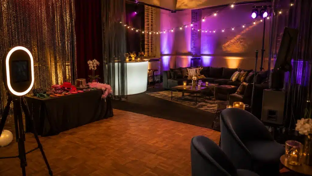 Photobooth et espace lounge loués par GHL Events installés lors d'un événement en Belgique