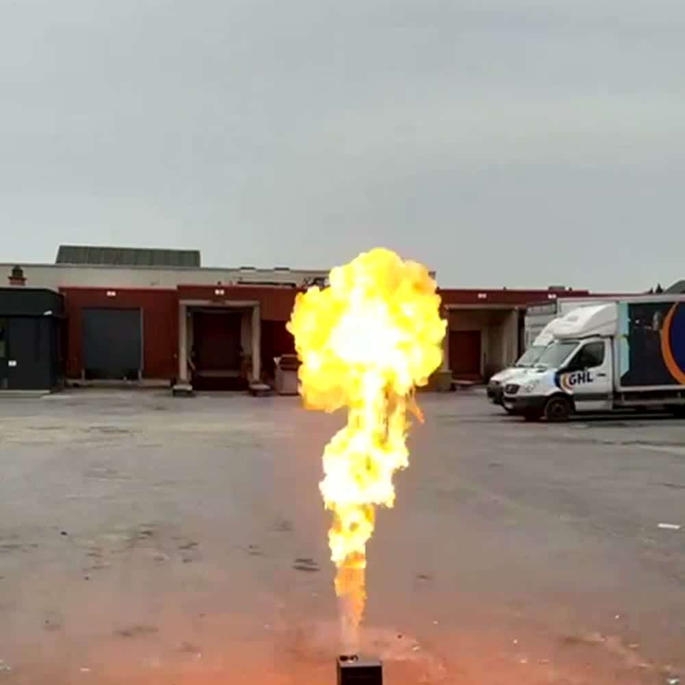 Flammenmaschine von GHL Events mieten, mehrere Meter hohe Flamme
